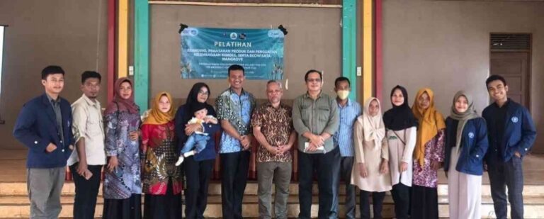 Didampingi Dosen Pembimbing Lapang, Peserta OVOC Gelar Rangkaian Pelatihan hingga Monitoring Bersama Masyarakat